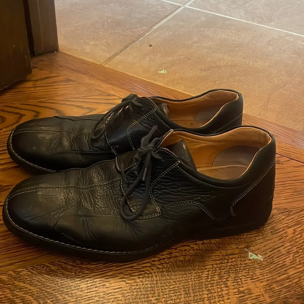 Johnston And Murphy  Leather Shoe! 10.5